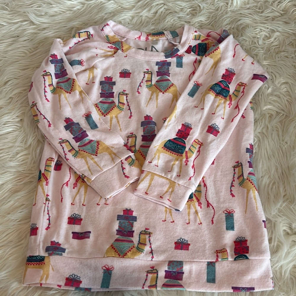 NWOT, Chaser, Girls, Cozy lightweight camel/gift themed pullover sweatshirt
